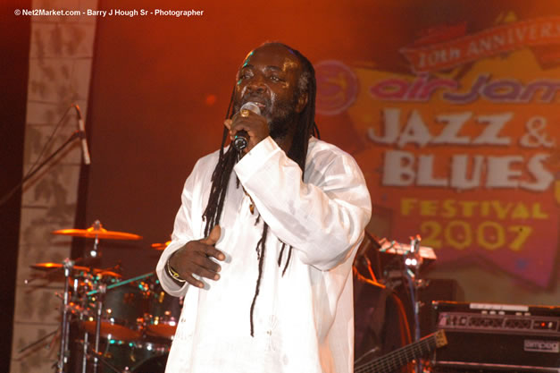 Freddy McGregor @ The Aqueduct on Rose Hall - Friday, January 26, 2007 - 10th Anniversary - Air Jamaica Jazz & Blues Festival 2007 - The Art of Music - Tuesday, January 23 - Saturday, January 27, 2007, The Aqueduct on Rose Hall, Montego Bay, Jamaica - Negril Travel Guide, Negril Jamaica WI - http://www.negriltravelguide.com - info@negriltravelguide.com...!