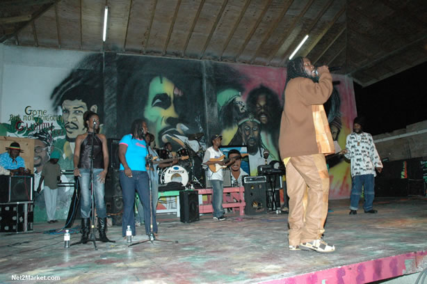 Reggae Superstar - Bush Man @ Bourbon Beach with Boddy Dread & Singing Honour - Presented by Our Music Promotions - Omar & Ama-Donna - Saturday, May 14, 2005 - Negril Travel Guide, Negril Jamaica WI - http://www.negriltravelguide.com - info@negriltravelguide.com...!