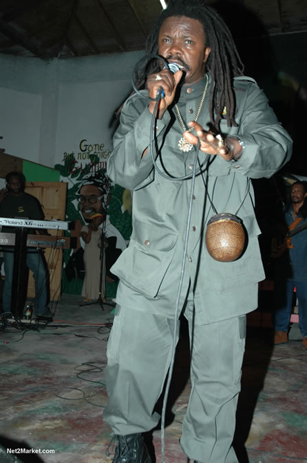 The Messenger, Reggae Super Star - Luciano - Gregory Isaacs - Bobby Dread - Swallow - backed by the Indika Band - Boubon Beach Restaurant, Beach Bar & Oceanfront Accommodations - Negril Travel Guide, Negril Jamaica WI - http://www.negriltravelguide.com - info@negriltravelguide.com...!