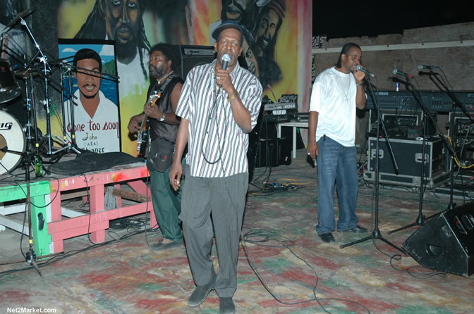 The Messenger, Reggae Super Star - Luciano - Gregory Isaacs - Bobby Dread - Swallow - backed by the Indika Band - Boubon Beach Restaurant, Beach Bar & Oceanfront Accommodations - Negril Travel Guide, Negril Jamaica WI - http://www.negriltravelguide.com - info@negriltravelguide.com...!