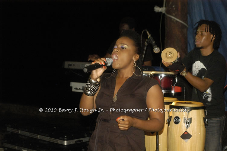 Etana - Live In Concert - One Love Reggae Concert Series 09/10 @ Negril Escape Resort and Spa, December 22, 2009, One Love Drive, West End, Negril, Westmoreland, Jamaica W.I. - Photographs by Net2Market.com - Barry J. Hough Sr, Photographer/Photojournalist - Negril Travel Guide, Negril Jamaica WI - http://www.negriltravelguide.com - info@negriltravelguide.com...!