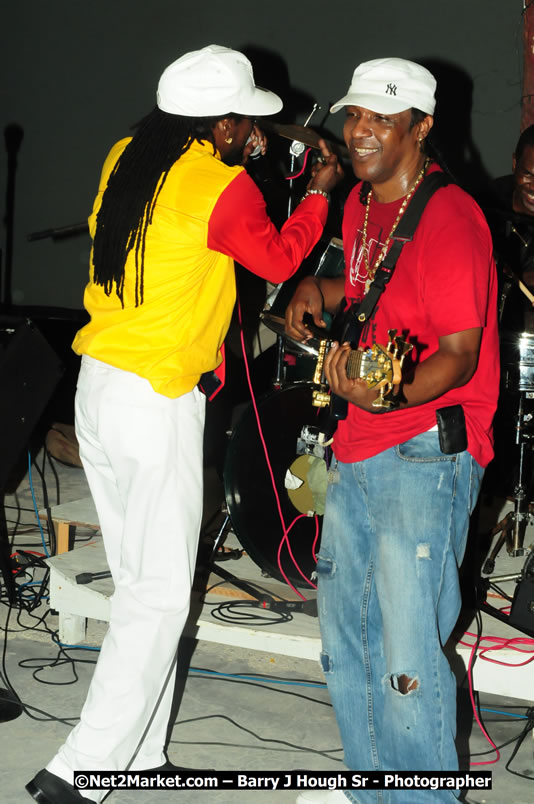 Beenie Man - Live in Concert, plus Hiyah Grade Band @ The Sunset Show @ Negril Escape Resort and Spa, Tuesday, February 3, 2009 - Live Reggae Music at Negril Escape - Tuesday Nights 6:00PM to 10:00 PM - One Love Drive, West End, Negril, Westmoreland, Jamaica W.I. - Photographs by Net2Market.com - Barry J. Hough Sr, Photographer/Photojournalist - The Negril Travel Guide - Negril's and Jamaica's Number One Concert Photography Web Site with over 40,000 Jamaican Concert photographs Published -  Negril Travel Guide, Negril Jamaica WI - http://www.negriltravelguide.com - info@negriltravelguide.com...!