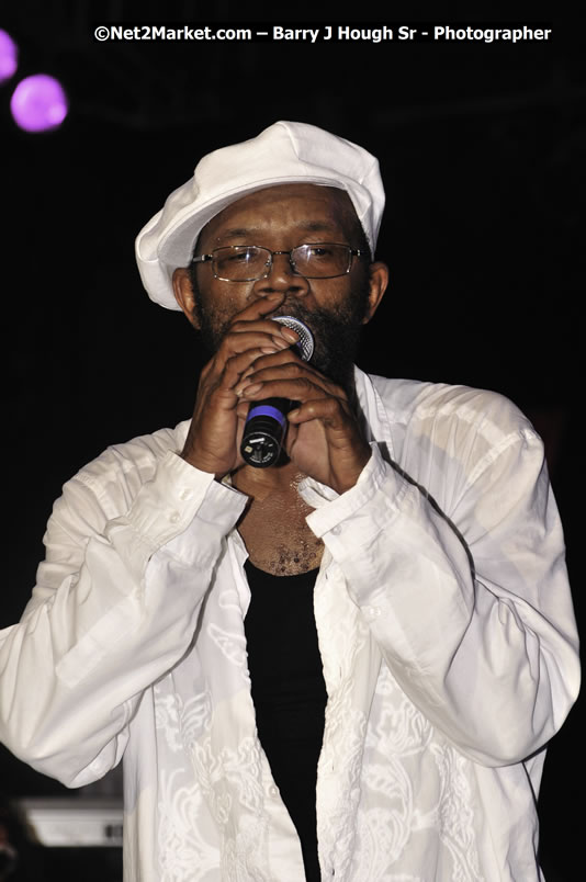 Beres Hammond @ Red Stripe Reggae Sumfest 2008 International Night 2, Catherine Hall, Montego Bay - Saturday, July 19, 2008 - Reggae Sumfest 2008 July 13 - July 19, 2008 - Photographs by Net2Market.com - Barry J. Hough Sr. Photojournalist/Photograper - Photographs taken with a Nikon D300 - Negril Travel Guide, Negril Jamaica WI - http://www.negriltravelguide.com - info@negriltravelguide.com...!