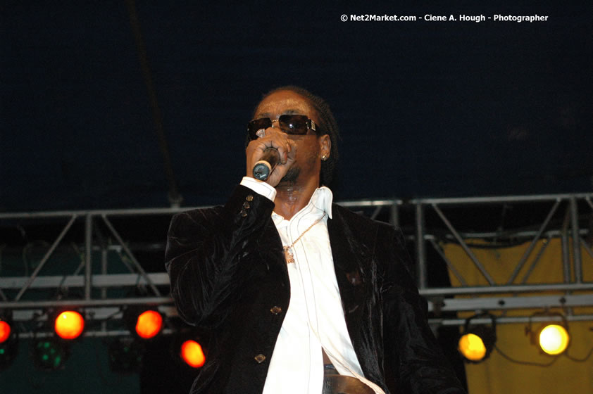 Bounty Killer - Smile Jamaica, Nine Miles, St Anns, Jamaica - Saturday, February 10, 2007 - The Smile Jamaica Concert, a symbolic homecoming in Bob Marley's birthplace of Nine Miles - Negril Travel Guide, Negril Jamaica WI - http://www.negriltravelguide.com - info@negriltravelguide.com...!