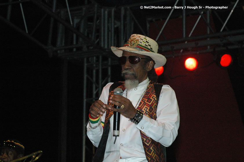 Bunny Wailer - Smile Jamaica, Nine Miles, St Anns, Jamaica - Saturday, February 10, 2007 - The Smile Jamaica Concert, a symbolic homecoming in Bob Marley's birthplace of Nine Miles - Negril Travel Guide, Negril Jamaica WI - http://www.negriltravelguide.com - info@negriltravelguide.com...!