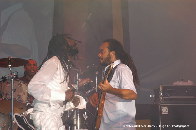 Buju Banton - Red Stripe Reggae Sumfest 2006 - The Summit - Jamaica's Greatest, The World's Best - Saturday, July 22, 2006 - Montego Bay, Jamaica - Negril Travel Guide, Negril Jamaica WI - http://www.negriltravelguide.com - info@negriltravelguide.com...!