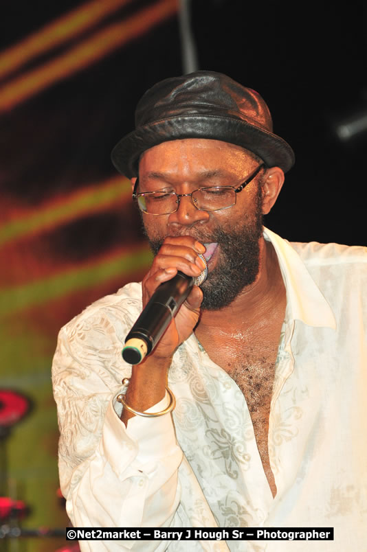 Beres Hammond @ Unite The People An International Reggae Fest, Featuring: Beres Hammond, Coco T, Queen Ifrica, Khalil, Cameal Davis, Iley Dread, Rochelle, Geoffrey Star, Ras Penco, Kool DeLoy, Otis Gayle, J.McKay, Tiney Winey, Venue at Norman Manley Boulevard, Negril, Westmoreland, Jamaica - Saturday, April 4, 2009 - Photographs by Net2Market.com - Barry J. Hough Sr, Photographer/Photojournalist - Negril Travel Guide, Negril Jamaica WI - http://www.negriltravelguide.com - info@negriltravelguide.com...!