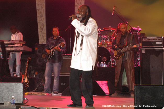 Freddy McGregor @ The Aqueduct on Rose Hall - Friday, January 26, 2007 - 10th Anniversary - Air Jamaica Jazz & Blues Festival 2007 - The Art of Music - Tuesday, January 23 - Saturday, January 27, 2007, The Aqueduct on Rose Hall, Montego Bay, Jamaica - Negril Travel Guide, Negril Jamaica WI - http://www.negriltravelguide.com - info@negriltravelguide.com...!