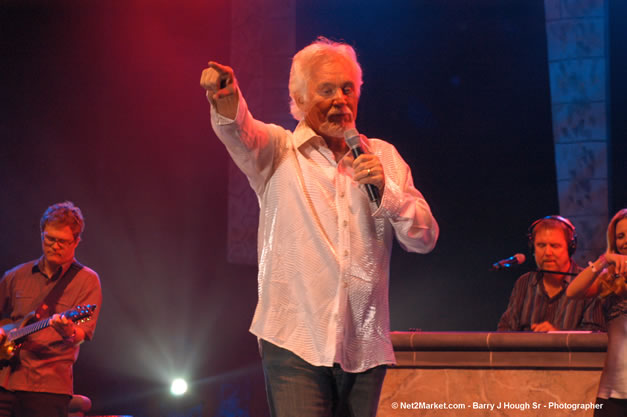 Kenny Rogers @ The Aqueduct on Rose Hall - Friday, January 26, 2007 - 10th Anniversary - Air Jamaica Jazz & Blues Festival 2007 - The Art of Music - Tuesday, January 23 - Saturday, January 27, 2007, The Aqueduct on Rose Hall, Montego Bay, Jamaica - Negril Travel Guide, Negril Jamaica WI - http://www.negriltravelguide.com - info@negriltravelguide.com...!