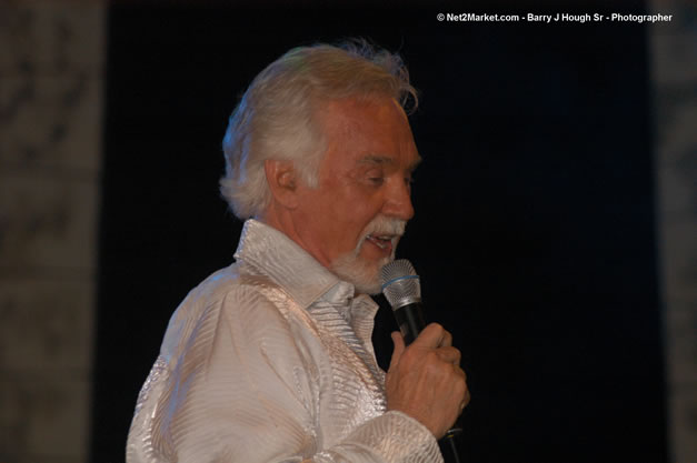 Kenny Rogers @ The Aqueduct on Rose Hall - Friday, January 26, 2007 - 10th Anniversary - Air Jamaica Jazz & Blues Festival 2007 - The Art of Music - Tuesday, January 23 - Saturday, January 27, 2007, The Aqueduct on Rose Hall, Montego Bay, Jamaica - Negril Travel Guide, Negril Jamaica WI - http://www.negriltravelguide.com - info@negriltravelguide.com...!