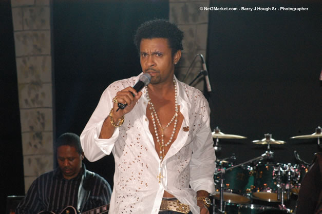 Shaggy @ The Aqueduct on Rose Hall - Friday, January 26, 2007 - 10th Anniversary - Air Jamaica Jazz & Blues Festival 2007 - The Art of Music - Tuesday, January 23 - Saturday, January 27, 2007, The Aqueduct on Rose Hall, Montego Bay, Jamaica - Negril Travel Guide, Negril Jamaica WI - http://www.negriltravelguide.com - info@negriltravelguide.com...!