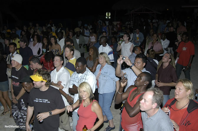 Live in Concert - Yellowman - Peter Metro - Bobby Dread - Swallow - backed by the Indika Band - Boubon Beach Restaurant, Beach Bar & Oceanfront Accommodations - Negril Travel Guide, Negril Jamaica WI - http://www.negriltravelguide.com - info@negriltravelguide.com...!