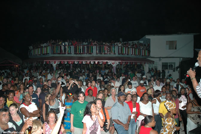 The Messenger, Reggae Super Star - Luciano - Gregory Isaacs - Bobby Dread - Swallow - backed by the Indika Band - Boubon Beach Restaurant, Beach Bar & Oceanfront Accommodations - Negril Travel Guide, Negril Jamaica WI - http://www.negriltravelguide.com - info@negriltravelguide.com...!