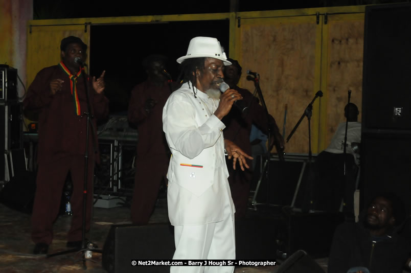 Bunny Wailer & King Yellowman at Bourbon Beach - Monday, February 25, 2008 - Bourbin Beach Restaurant, Bar, Oceanfront Accommodatioins, Live Reggae Music & Disco, Norman Manley Boulevard, Negril, Westmoreland, Jamaica W.I. - Photographs by Net2Market.com - Barry J. Hough Sr, Photographer - Negril Travel Guide, Negril Jamaica WI - http://www.negriltravelguide.com - info@negriltravelguide.com...!