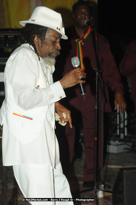 Bunny Wailer & King Yellowman at Bourbon Beach - Monday, February 25, 2008 - Bourbin Beach Restaurant, Bar, Oceanfront Accommodatioins, Live Reggae Music & Disco, Norman Manley Boulevard, Negril, Westmoreland, Jamaica W.I. - Photographs by Net2Market.com - Barry J. Hough Sr, Photographer - Negril Travel Guide, Negril Jamaica WI - http://www.negriltravelguide.com - info@negriltravelguide.com...!