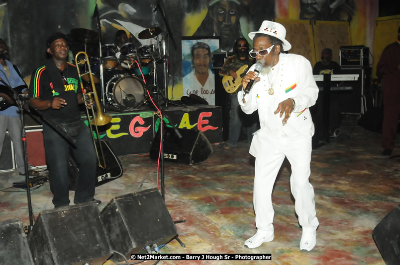 Bunny Wailer & King Yellowman at Bourbon Beach - Monday, February 25, 2008 - Bourbin Beach Restaurant, Bar, Oceanfront Accommodatioins, Live Reggae Music & Disco, Norman Manley Boulevard, Negril, Westmoreland, Jamaica W.I. - Photographs by Net2Market.com - Barry J. Hough Sr, Photographer - Negril Travel Guide, Negril Jamaica WI - http://www.negriltravelguide.com - info@negriltravelguide.com...!