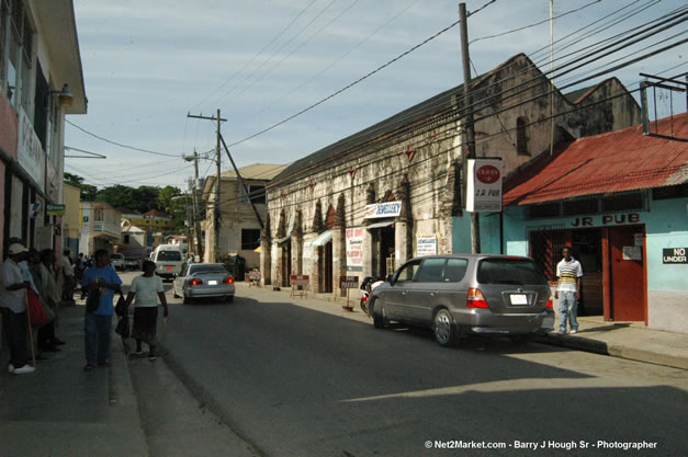 A Walk Around Lucea One Way - Caribbean Medical Mission, Wednesday, October 18, 2006 - Negril Travel Guide, Negril Jamaica WI - http://www.negriltravelguide.com - info@negriltravelguide.com...!