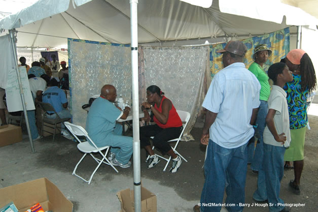 Free Clinic at Lucea Plaza, Caribbean Medical Mission, Wednesday, October 18, 2006 - Negril Travel Guide, Negril Jamaica WI - http://www.negriltravelguide.com - info@negriltravelguide.com...!