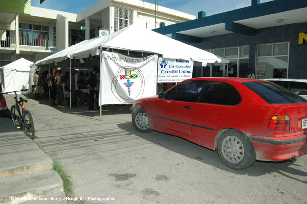 Free Clinic at Lucea Plaza, Caribbean Medical Mission, Wednesday, October 18, 2006 - Negril Travel Guide, Negril Jamaica WI - http://www.negriltravelguide.com - info@negriltravelguide.com...!