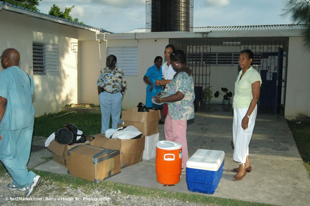 Negril Clinic - Caribbean Medical Mission, Friday, October 20, 2006 - Negril Travel Guide, Negril Jamaica WI - http://www.negriltravelguide.com - info@negriltravelguide.com...!