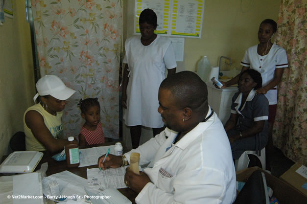 Petersfield Clinic - Caribbean Medical Mission, Thursday, October 19, 2006 - Negril Travel Guide, Negril Jamaica WI - http://www.negriltravelguide.com - info@negriltravelguide.com...!