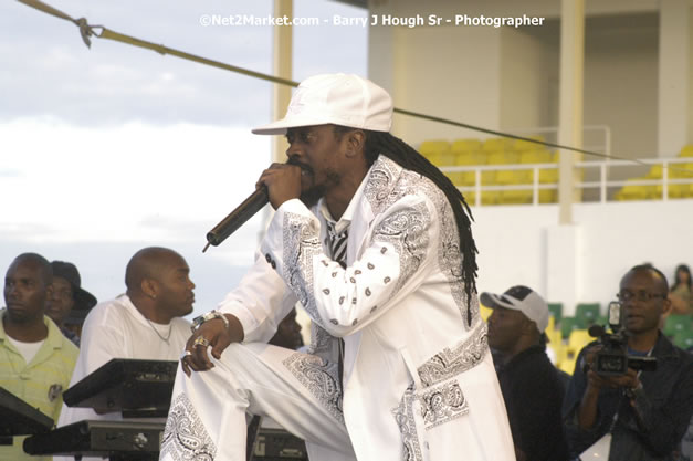 Beenie Man - Cure Fest 2007 - Longing For Concert at Trelawny Multi Purpose Stadium, Trelawny, Jamaica - Sunday, October 14, 2007 - Cure Fest 2007 October 12th-14th, 2007 Presented by Danger Promotions, Iyah Cure Promotions, and Brass Gate Promotions - Alison Young, Publicist - Photographs by Net2Market.com - Barry J. Hough Sr, Photographer - Negril Travel Guide, Negril Jamaica WI - http://www.negriltravelguide.com - info@negriltravelguide.com...!