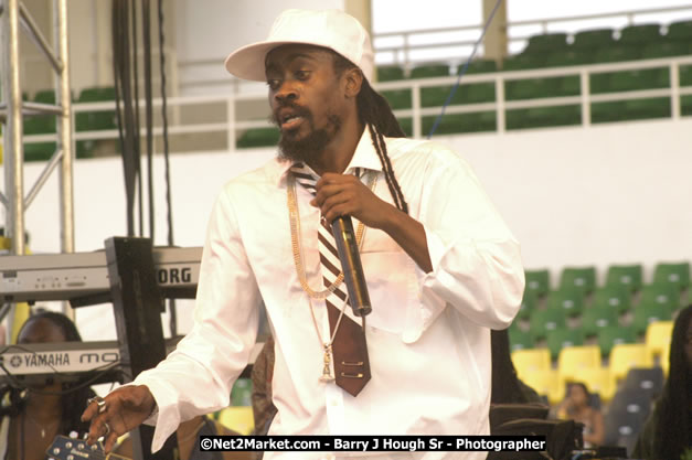 Beenie Man - Cure Fest 2007 - Longing For Concert at Trelawny Multi Purpose Stadium, Trelawny, Jamaica - Sunday, October 14, 2007 - Cure Fest 2007 October 12th-14th, 2007 Presented by Danger Promotions, Iyah Cure Promotions, and Brass Gate Promotions - Alison Young, Publicist - Photographs by Net2Market.com - Barry J. Hough Sr, Photographer - Negril Travel Guide, Negril Jamaica WI - http://www.negriltravelguide.com - info@negriltravelguide.com...!