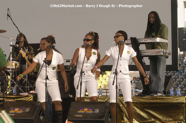 Jah Cure - Cure Fest 2007 - Longing For Concert at Trelawny Multi Purpose Stadium, Trelawny, Jamaica - Sunday, October 14, 2007 - Cure Fest 2007 October 12th-14th, 2007 Presented by Danger Promotions, Iyah Cure Promotions, and Brass Gate Promotions - Alison Young, Publicist - Photographs by Net2Market.com - Barry J. Hough Sr, Photographer - Negril Travel Guide, Negril Jamaica WI - http://www.negriltravelguide.com - info@negriltravelguide.com...!