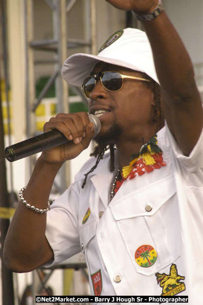 Jah Cure - Cure Fest 2007 - Longing For Concert at Trelawny Multi Purpose Stadium, Trelawny, Jamaica - Sunday, October 14, 2007 - Cure Fest 2007 October 12th-14th, 2007 Presented by Danger Promotions, Iyah Cure Promotions, and Brass Gate Promotions - Alison Young, Publicist - Photographs by Net2Market.com - Barry J. Hough Sr, Photographer - Negril Travel Guide, Negril Jamaica WI - http://www.negriltravelguide.com - info@negriltravelguide.com...!