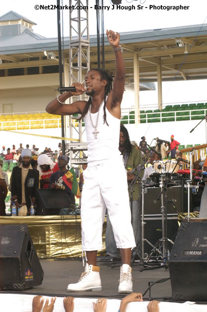 Jah Cure - Cure Fest 2007 - Longing For Concert at Trelawny Multi Purpose Stadium, Trelawny, Jamaica - Sunday, October 14, 2007 - Cure Fest 2007 October 12th-14th, 2007 Presented by Danger Promotions, Iyah Cure Promotions, and Brass Gate Promotions - Alison Young, Publicist - Photographs by Net2Market.com - Barry J. Hough Sr, Photographer - Negril Travel Guide, Negril Jamaica WI - http://www.negriltravelguide.com - info@negriltravelguide.com...!