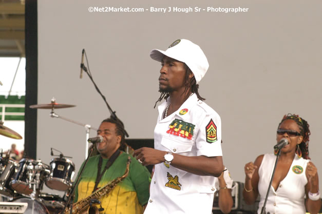 Jah Cure - Cure Fest 2007 - Longing For Concert at Trelawny Multi Purpose Stadium, Trelawny, Jamaica - Sunday, October 14, 2007 - Cure Fest 2007 October 12th-14th, 2007 Presented by Danger Promotions, Iyah Cure Promotions, and Brass Gate Promotions - Alison Young, Publicist - Photographs by Net2Market.com - Barry J. Hough Sr, Photographer - Negril Travel Guide, Negril Jamaica WI - http://www.negriltravelguide.com - info@negriltravelguide.com...!