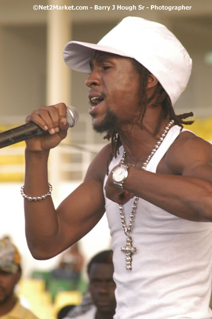 Jah Cure - Cure Fest 2007 - Longing For Concert at Trelawny Multi Purpose Stadium, Trelawny, Jamaica - Sunday, October 14, 2007 - Cure Fest 2007 October 12th-14th, 2007 Presented by Danger Promotions, Iyah Cure Promotions, and Brass Gate Promotions - Alison Young, Publicist - Photographs by Net2Market.com - Barry J. Hough Sr, Photographer - Negril Travel Guide, Negril Jamaica WI - http://www.negriltravelguide.com - info@negriltravelguide.com...!