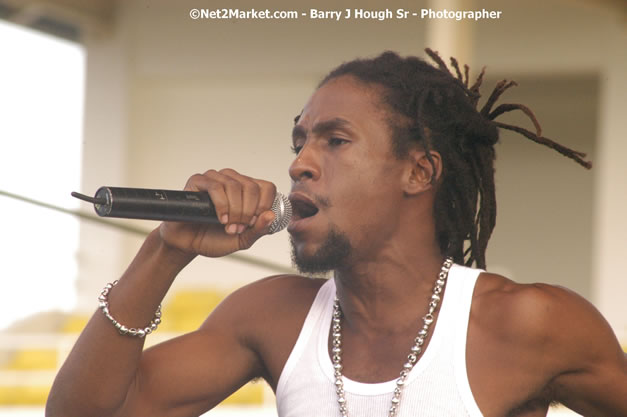 Jah Cure - Cure Fest 2007 - Longing For Concert at Trelawny Multi Purpose Stadium, Trelawny, Jamaica - Sunday, October 14, 2007 - Cure Fest 2007 October 12th-14th, 2007 Presented by Danger Promotions, Iyah Cure Promotions, and Brass Gate Promotions - Alison Young, Publicist - Photographs by Net2Market.com - Barry J. Hough Sr, Photographer - Negril Travel Guide, Negril Jamaica WI - http://www.negriltravelguide.com - info@negriltravelguide.com...!