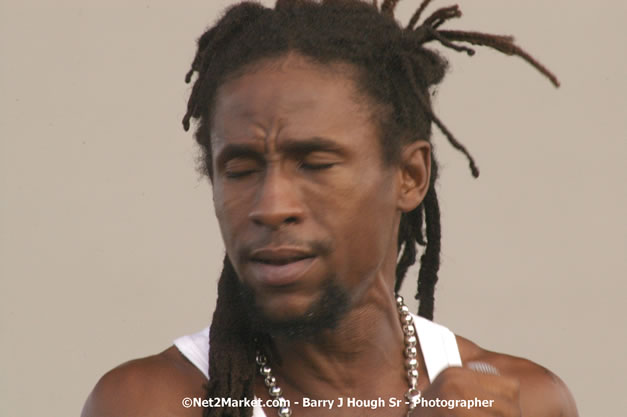 Jah Cure - Cure Fest 2007 - Longing For Concert at Trelawny Multi Purpose Stadium, Trelawny, Jamaica - Sunday, October 14, 2007 - Cure Fest 2007 October 12th-14th, 2007 Presented by Danger Promotions, Iyah Cure Promotions, and Brass Gate Promotions - Alison Young, Publicist - Photographs by Net2Market.com - Barry J. Hough Sr, Photographer - Negril Travel Guide, Negril Jamaica WI - http://www.negriltravelguide.com - info@negriltravelguide.com...!