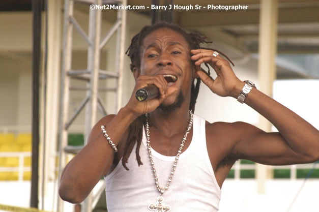 Jah Cure - Cure Fest 2007 - Longing For Concert at Trelawny Multi Purpose Stadium, Trelawny, Jamaica - Sunday, October 14, 2007 - Cure Fest 2007 October 12th-14th, 2007 Presented by Danger Promotions, Iyah Cure Promotions, and Brass Gate Promotions - Alison Young, Publicist - Photographs by Net2Market.com - Barry J. Hough Sr, Photographer - Negril Travel Guide, Negril Jamaica WI - http://www.negriltravelguide.com - info@negriltravelguide.com...!