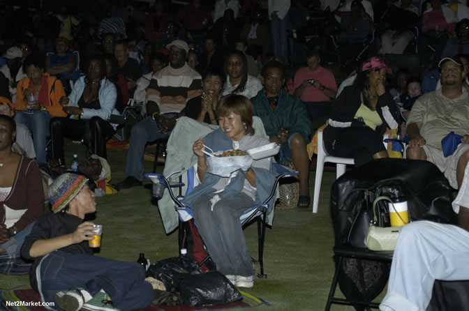 Jazz & Blues Goers - Air Jamaica Jazz & Blues 2005 - The Art Of Music - Cinnamon Hill Golf Course, Rose Hall, Montego Bay - Negril Travel Guide, Negril Jamaica WI - http://www.negriltravelguide.com - info@negriltravelguide.com...!