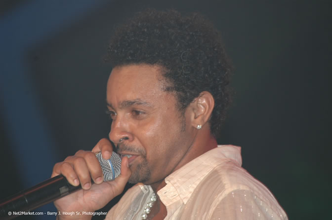 Shaggy - Air Jamaica Jazz & Blues Festival 2006 - The Art of Music - Cinnamon Hill Golf Club - Rosehall Resort & Country Club, Montego Bay, Jamaica W.I. - Thursday, January 26, 2006 - Negril Travel Guide, Negril Jamaica WI - http://www.negriltravelguide.com - info@negriltravelguide.com...!