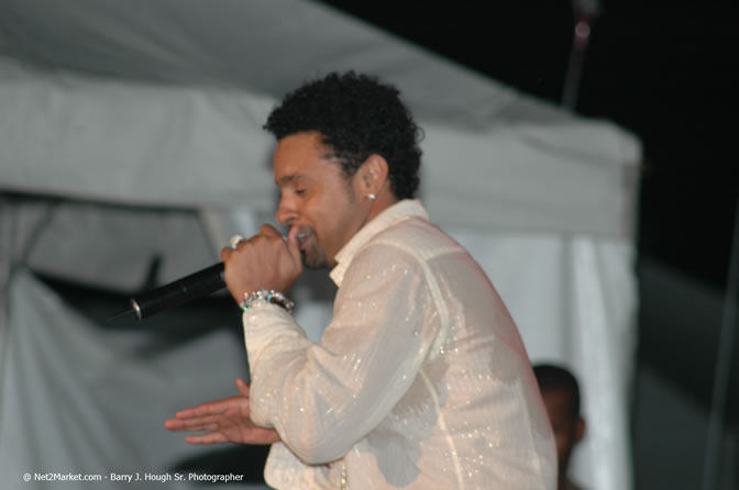 Shaggy - Air Jamaica Jazz & Blues Festival 2006 - The Art of Music - Cinnamon Hill Golf Club - Rosehall Resort & Country Club, Montego Bay, Jamaica W.I. - Thursday, January 26, 2006 - Negril Travel Guide, Negril Jamaica WI - http://www.negriltravelguide.com - info@negriltravelguide.com...!