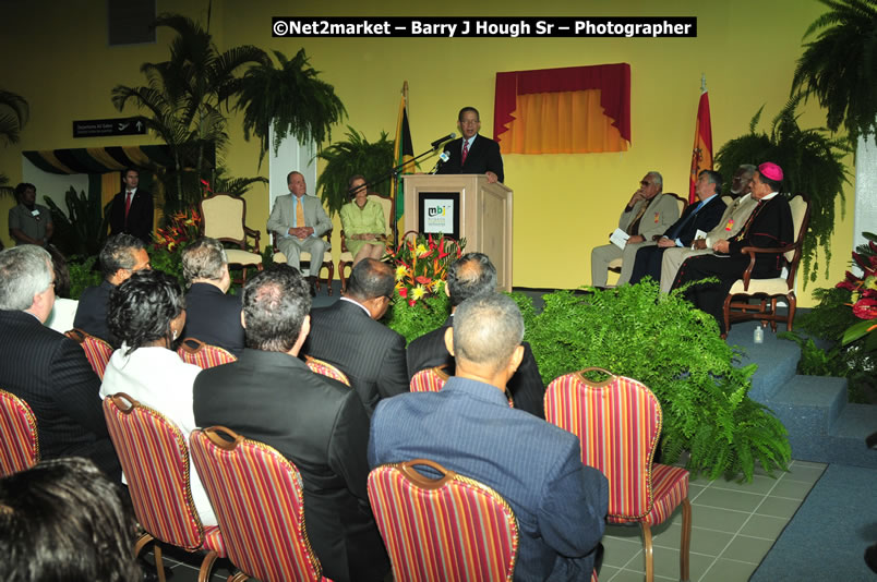 The Unveiling Of The Commemorative Plaque By The Honourable Prime Minister, Orette Bruce Golding, MP, And Their Majesties, King Juan Carlos I And Queen Sofia Of Spain - On Wednesday, February 18, 2009, Marking The Completion Of The Expansion Of Sangster International Airport, Venue at Sangster International Airport, Montego Bay, St James, Jamaica - Wednesday, February 18, 2009 - Photographs by Net2Market.com - Barry J. Hough Sr, Photographer/Photojournalist - Negril Travel Guide, Negril Jamaica WI - http://www.negriltravelguide.com - info@negriltravelguide.com...!