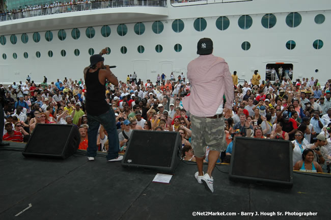 MS Freedom Of The Seas [Royal Caribbean International's - Newest Vessel] Plaques &amp; Keys Ceremony in order to commemorate its first arrival at the Port Montego Bay Photos - Negril Travel Guide, Negril Jamaica WI - http://www.negriltravelguide.com - info@negriltravelguide.com...!