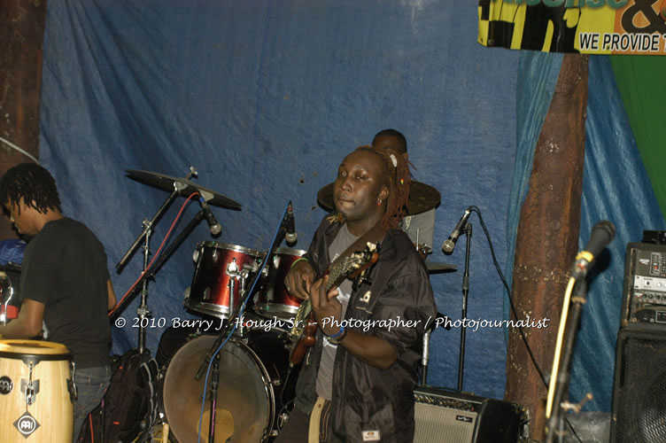 Etana - Live In Concert - One Love Reggae Concert Series 09/10 @ Negril Escape Resort and Spa, December 22, 2009, One Love Drive, West End, Negril, Westmoreland, Jamaica W.I. - Photographs by Net2Market.com - Barry J. Hough Sr, Photographer/Photojournalist - Negril Travel Guide, Negril Jamaica WI - http://www.negriltravelguide.com - info@negriltravelguide.com...!