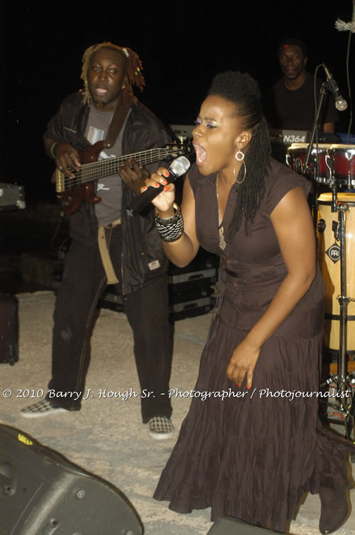 Etana - Live In Concert - One Love Reggae Concert Series 09/10 @ Negril Escape Resort and Spa, December 22, 2009, One Love Drive, West End, Negril, Westmoreland, Jamaica W.I. - Photographs by Net2Market.com - Barry J. Hough Sr, Photographer/Photojournalist - Negril Travel Guide, Negril Jamaica WI - http://www.negriltravelguide.com - info@negriltravelguide.com...!