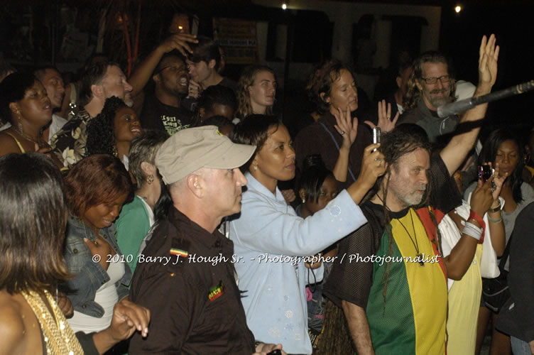 Etana - Live In Concert - One Love Reggae Concert Series 09/10 @ Negril Escape Resort and Spa, December 22, 2009, One Love Drive, West End, Negril, Westmoreland, Jamaica W.I. - Photographs by Net2Market.com - Barry J. Hough Sr, Photographer/Photojournalist - Negril Travel Guide, Negril Jamaica WI - http://www.negriltravelguide.com - info@negriltravelguide.com...!