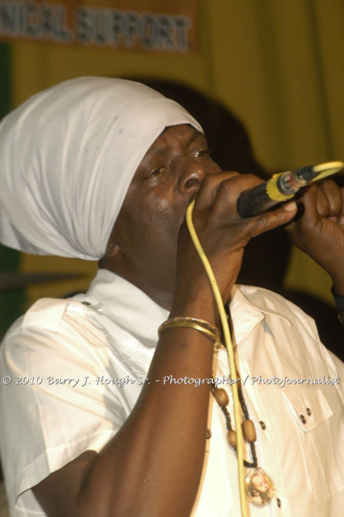 Richie Spice - Live In Concert - One Love Reggae Concert Series 09/10 @ Negril Escape Resort and Spa, January 19, 2010, One Love Drive, West End, Negril, Westmoreland, Jamaica W.I. - Photographs by Net2Market.com - Barry J. Hough Sr, Photographer/Photojournalist - Negril Travel Guide, Negril Jamaica WI - http://www.negriltravelguide.com - info@negriltravelguide.com...!