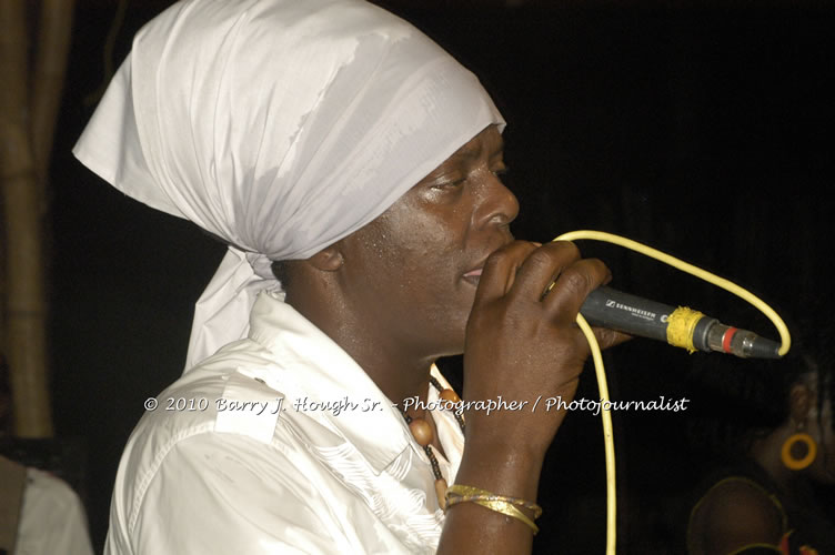 Richie Spice - Live In Concert - One Love Reggae Concert Series 09/10 @ Negril Escape Resort and Spa, January 19, 2010, One Love Drive, West End, Negril, Westmoreland, Jamaica W.I. - Photographs by Net2Market.com - Barry J. Hough Sr, Photographer/Photojournalist - Negril Travel Guide, Negril Jamaica WI - http://www.negriltravelguide.com - info@negriltravelguide.com...!