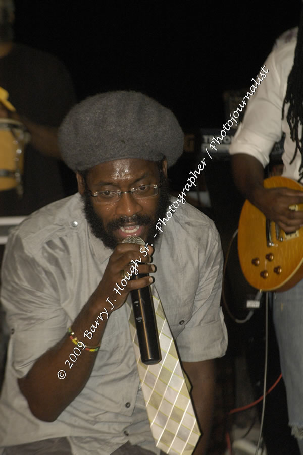  Tarrus Riley - Live in Concert - at the One Love Reggae Concert Series 09/10 @ Negril Escape Resort & Spa - Also Featuring: Mistic Bowie, Monday Justice, Cash, Dean Frazier - DJ Gemini - MC Oliver Cargill, Negril Escape Resort & Spa, One Love Drive, West End, Negril, Westmoreland, Jamaica W.I. - Tuesday, November 17, 2009 - Photographs by Net2Market.com - Barry J. Hough Sr, Photographer / Photojournalist - Photos taken with a Nikon D70, D100, or D300 - Negril Travel Guide, Negril Jamaica WI - http://www.negriltravelguide.com - info@negriltravelguide.com...!