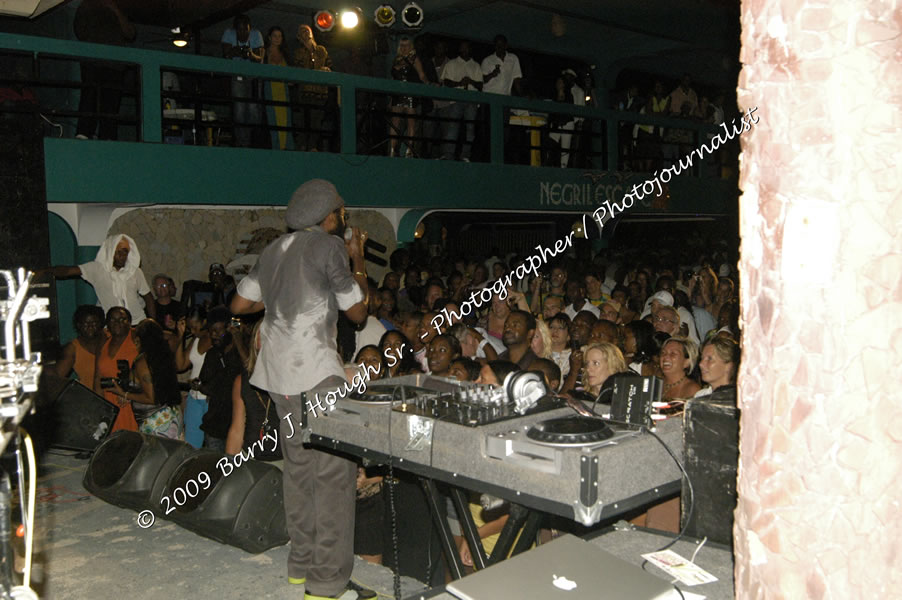  Tarrus Riley - Live in Concert - at the One Love Reggae Concert Series 09/10 @ Negril Escape Resort & Spa - Also Featuring: Mistic Bowie, Monday Justice, Cash, Dean Frazier - DJ Gemini - MC Oliver Cargill, Negril Escape Resort & Spa, One Love Drive, West End, Negril, Westmoreland, Jamaica W.I. - Tuesday, November 17, 2009 - Photographs by Net2Market.com - Barry J. Hough Sr, Photographer / Photojournalist - Photos taken with a Nikon D70, D100, or D300 - Negril Travel Guide, Negril Jamaica WI - http://www.negriltravelguide.com - info@negriltravelguide.com...!