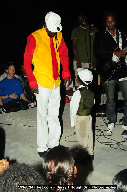 Beenie Man - Live in Concert, plus Hiyah Grade Band @ The Sunset Show @ Negril Escape Resort and Spa, Tuesday, February 3, 2009 - Live Reggae Music at Negril Escape - Tuesday Nights 6:00PM to 10:00 PM - One Love Drive, West End, Negril, Westmoreland, Jamaica W.I. - Photographs by Net2Market.com - Barry J. Hough Sr, Photographer/Photojournalist - The Negril Travel Guide - Negril's and Jamaica's Number One Concert Photography Web Site with over 40,000 Jamaican Concert photographs Published -  Negril Travel Guide, Negril Jamaica WI - http://www.negriltravelguide.com - info@negriltravelguide.com...!