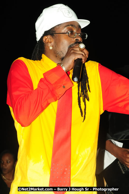 Beenie Man - Live in Concert, plus Hiyah Grade Band @ The Sunset Show @ Negril Escape Resort and Spa, Tuesday, February 3, 2009 - Live Reggae Music at Negril Escape - Tuesday Nights 6:00PM to 10:00 PM - One Love Drive, West End, Negril, Westmoreland, Jamaica W.I. - Photographs by Net2Market.com - Barry J. Hough Sr, Photographer/Photojournalist - The Negril Travel Guide - Negril's and Jamaica's Number One Concert Photography Web Site with over 40,000 Jamaican Concert photographs Published -  Negril Travel Guide, Negril Jamaica WI - http://www.negriltravelguide.com - info@negriltravelguide.com...!