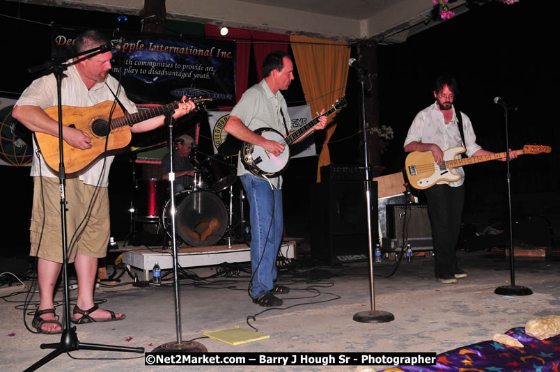 Chinese New Year @ The Sunset Show at Negril Escape - Tuesday, January 27, 2009 - Live Reggae Music at Negril Escape - Tuesday Nights 6:00PM to 10:00 PM - Photographs by Net2Market.com - Barry J. Hough Sr, Photographer/Photojournalist - Negril Travel Guide, Negril Jamaica WI - http://www.negriltravelguide.com - info@negriltravelguide.com...!